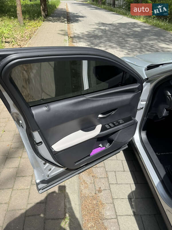 Внедорожник / Кроссовер Lexus UX 2020 в Львове