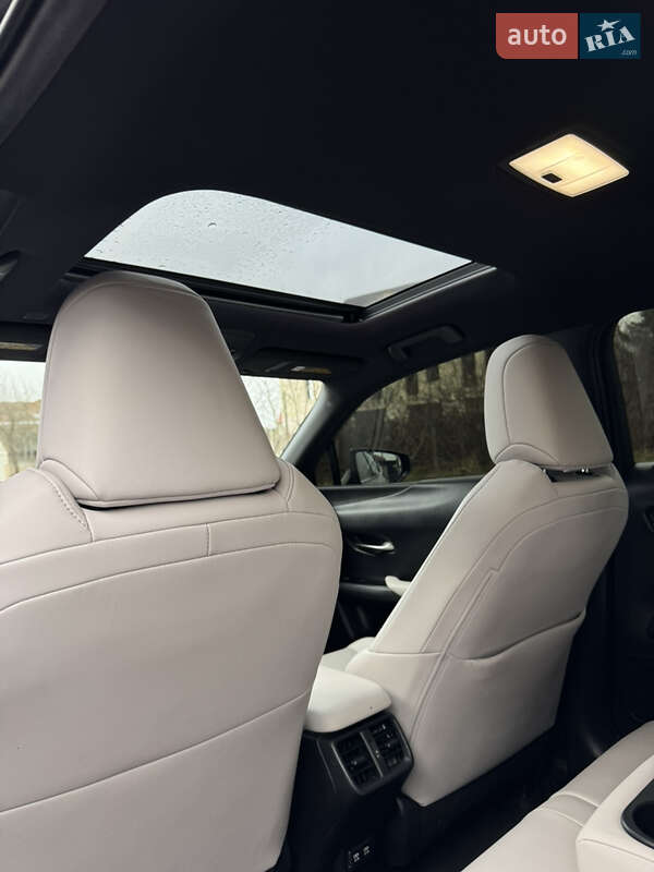 Внедорожник / Кроссовер Lexus UX 2020 в Киеве