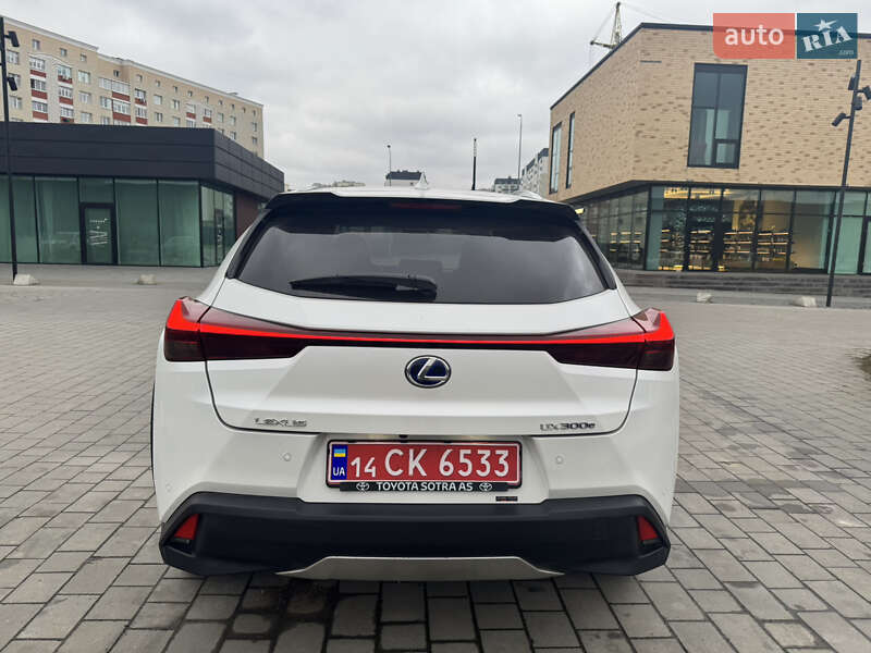 Внедорожник / Кроссовер Lexus UX 2022 в Хмельницком