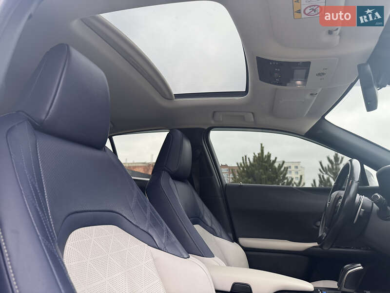 Внедорожник / Кроссовер Lexus UX 2022 в Хмельницком