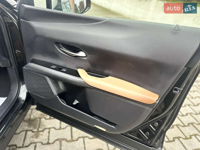 Позашляховик / Кросовер Lexus UX 2021 в Дрогобичі