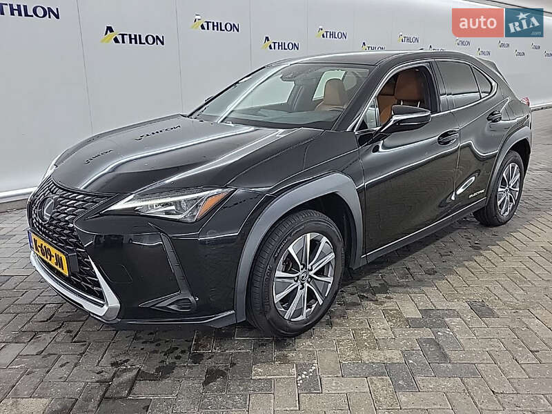 Lexus UX 2021