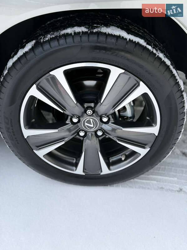 Позашляховик / Кросовер Lexus UX 2019 в Одесі фото 20 Позашляховик / Кросовер Lexus UX 2019 в Одесі