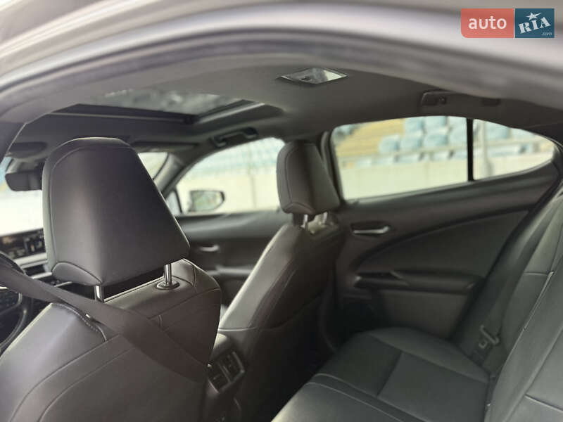 Позашляховик / Кросовер Lexus UX 2019 в Одесі фото 31 Позашляховик / Кросовер Lexus UX 2019 в Одесі