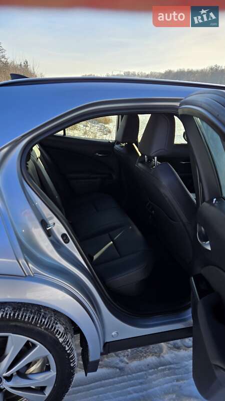 Внедорожник / Кроссовер Lexus UX 2023 в Киеве