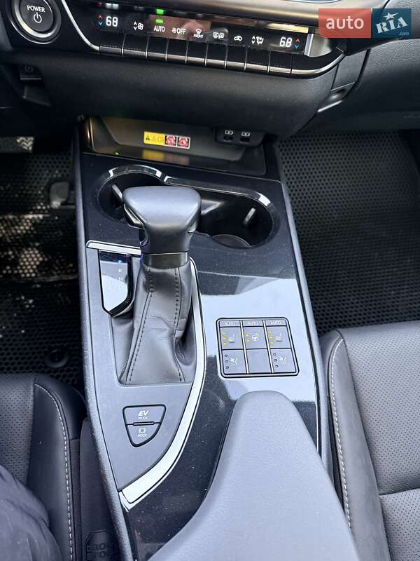 Внедорожник / Кроссовер Lexus UX 2022 в Сумах