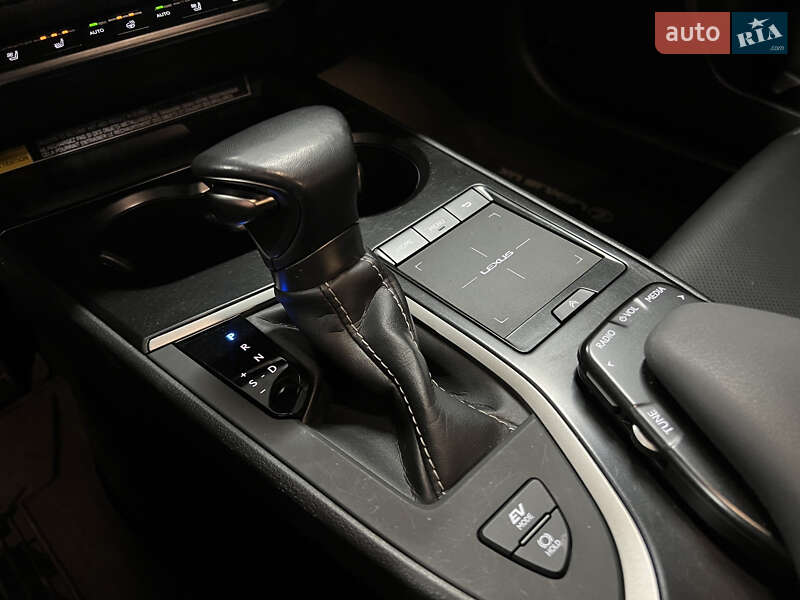 Позашляховик / Кросовер Lexus UX 2021 в Києві