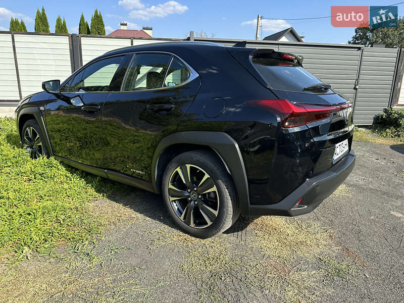 Позашляховик / Кросовер Lexus UX 2020 в Нововолинську