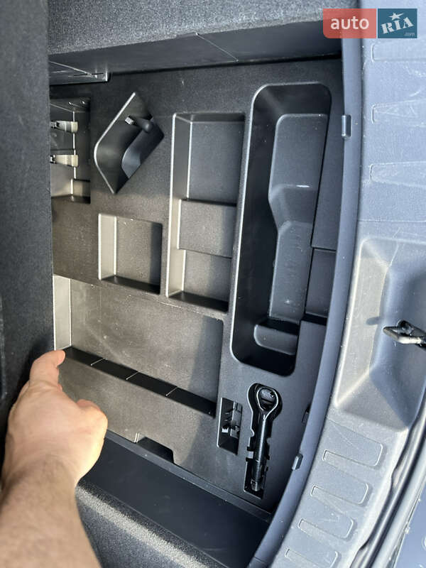 Позашляховик / Кросовер Lexus UX 2020 в Нововолинську