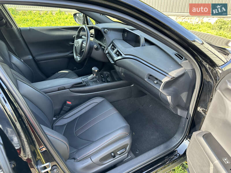 Позашляховик / Кросовер Lexus UX 2020 в Нововолинську