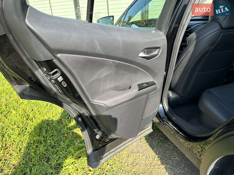 Позашляховик / Кросовер Lexus UX 2020 в Нововолинську