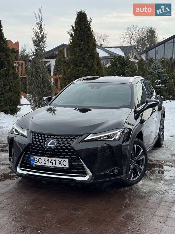 Lexus UX 2021