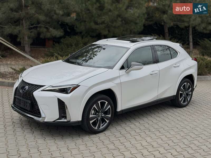 Lexus UX 2024