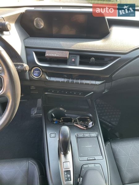 Внедорожник / Кроссовер Lexus UX 2020 в Ужгороде