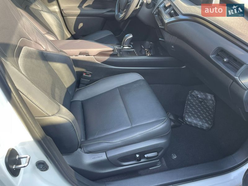 Внедорожник / Кроссовер Lexus UX 2020 в Ужгороде