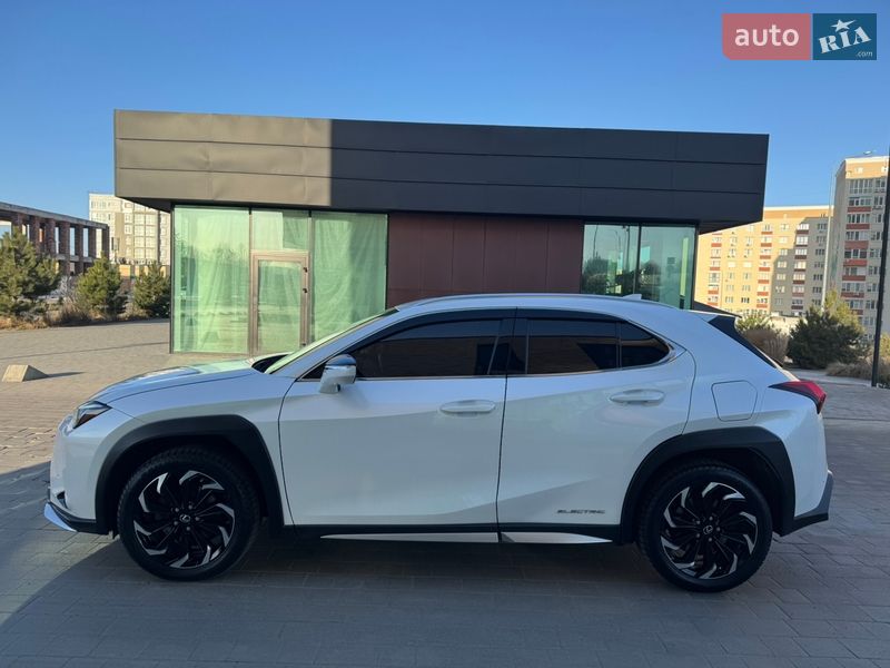Внедорожник / Кроссовер Lexus UX 2022 в Хмельницком