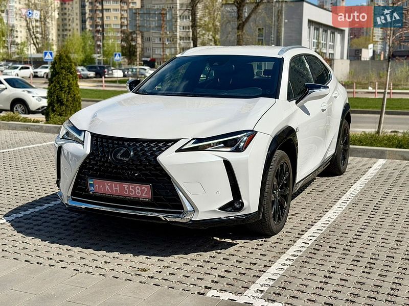 Lexus UX 2021