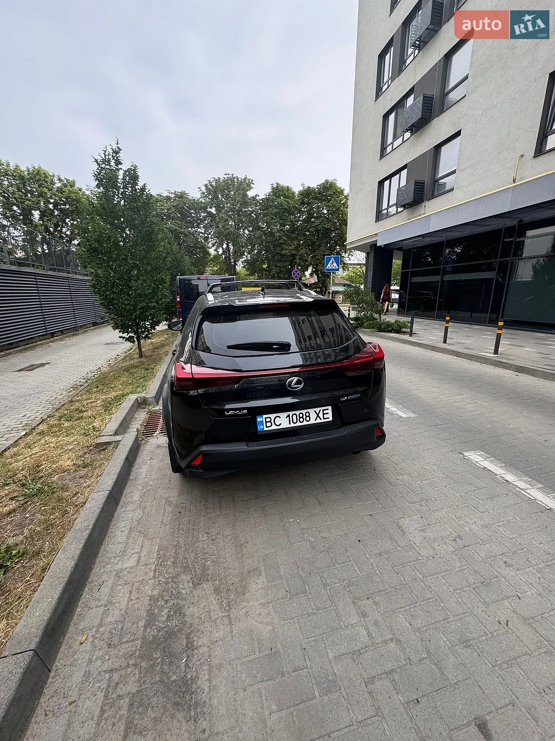 2023 Lexus UX - мініатюра 3
