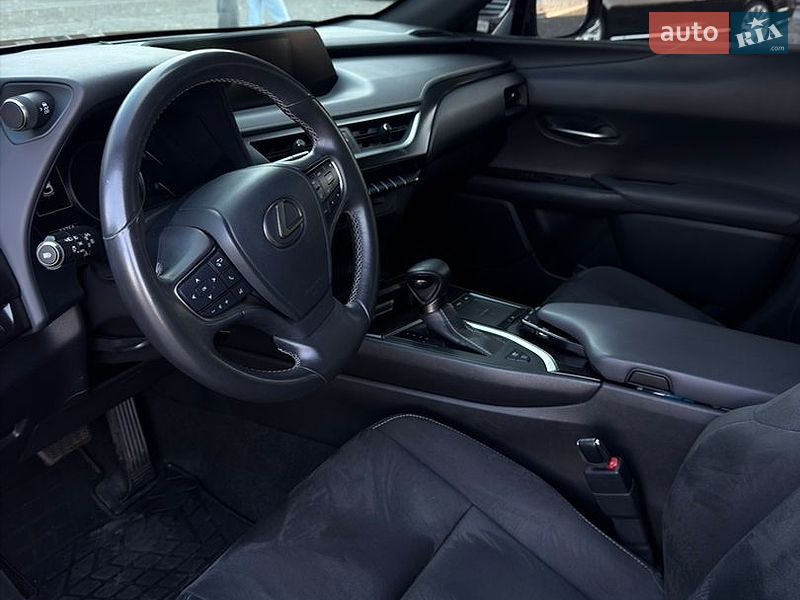 Позашляховик / Кросовер Lexus UX 2020 в Дніпрі