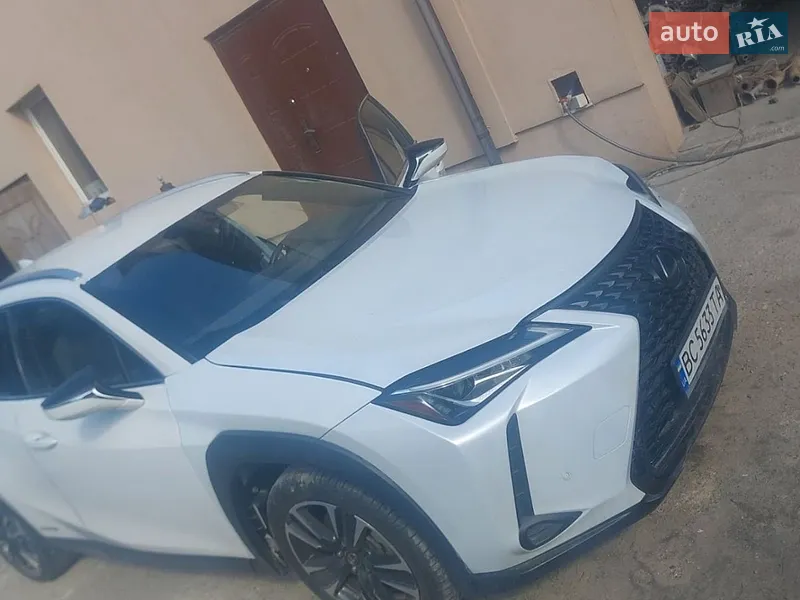 Lexus UX