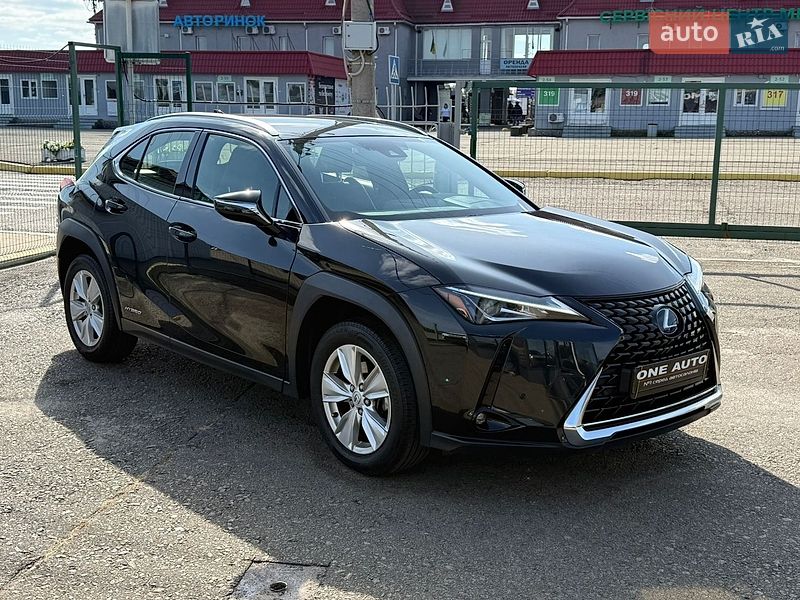 Lexus UX 2021