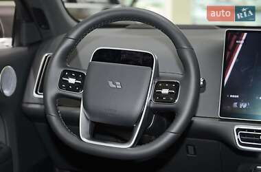 Внедорожник / Кроссовер Li Auto L6 2025 в 