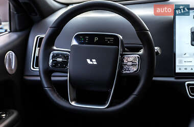Внедорожник / Кроссовер Li Auto L6 2025 в 