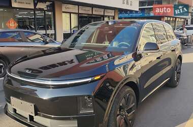Внедорожник / Кроссовер Li Auto L6 2024 в Киеве