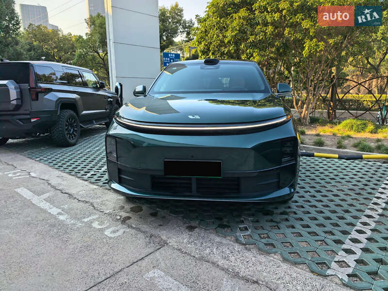 Внедорожник / Кроссовер Li Auto L6 2024 в Киеве