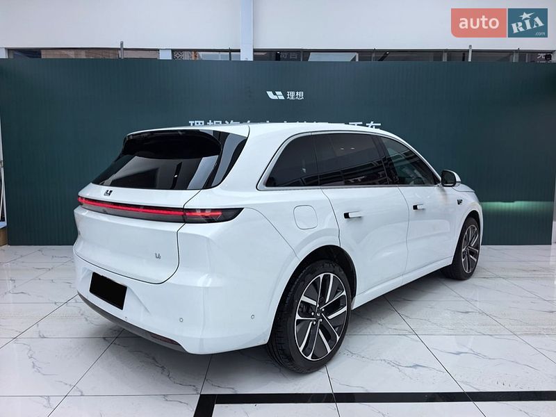 Внедорожник / Кроссовер Li Auto L6 2024 в Киеве