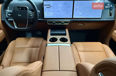 Позашляховик / Кросовер Li Auto L7 2024 в 