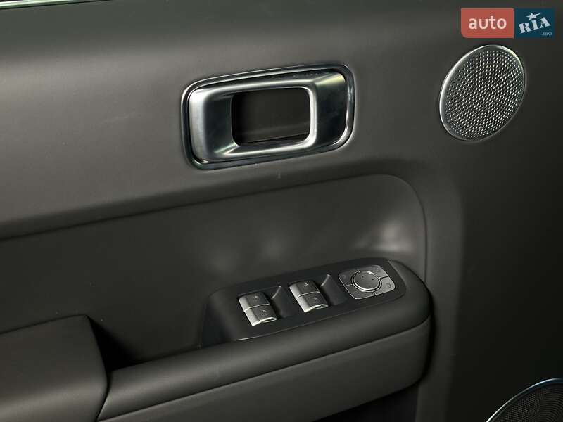 Внедорожник / Кроссовер Li Auto L7 2025 в Одессе