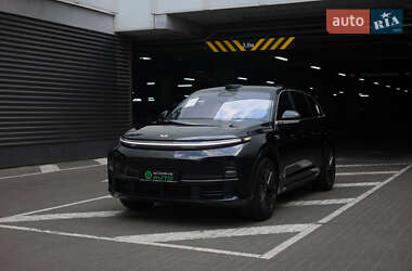 Позашляховик / Кросовер Li Auto L7 2025 в 