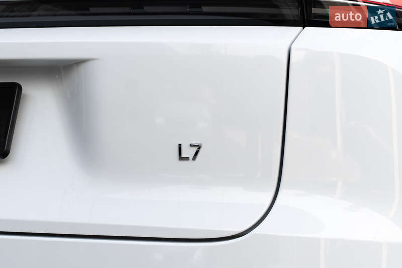 Внедорожник / Кроссовер Li Auto L7 2024 в Одессе