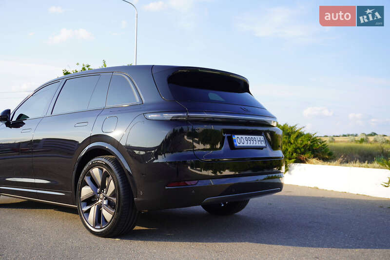 Внедорожник / Кроссовер Li Auto L7 2024 в Одессе