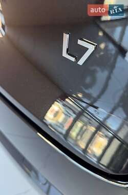 Внедорожник / Кроссовер Li Auto L7 2024 в 