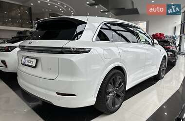 Позашляховик / Кросовер Li Auto L7 2024 в 