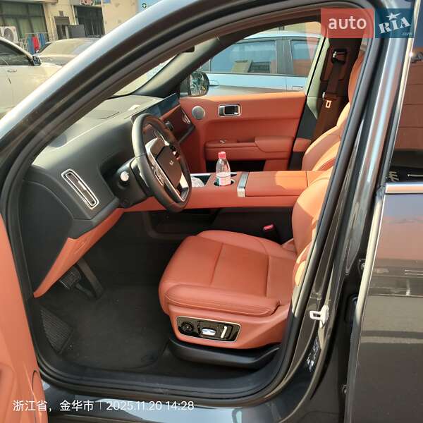 Внедорожник / Кроссовер Li Auto L7 2024 в Киеве