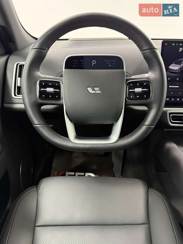 Внедорожник / Кроссовер Li Auto L7 2025 в Одессе