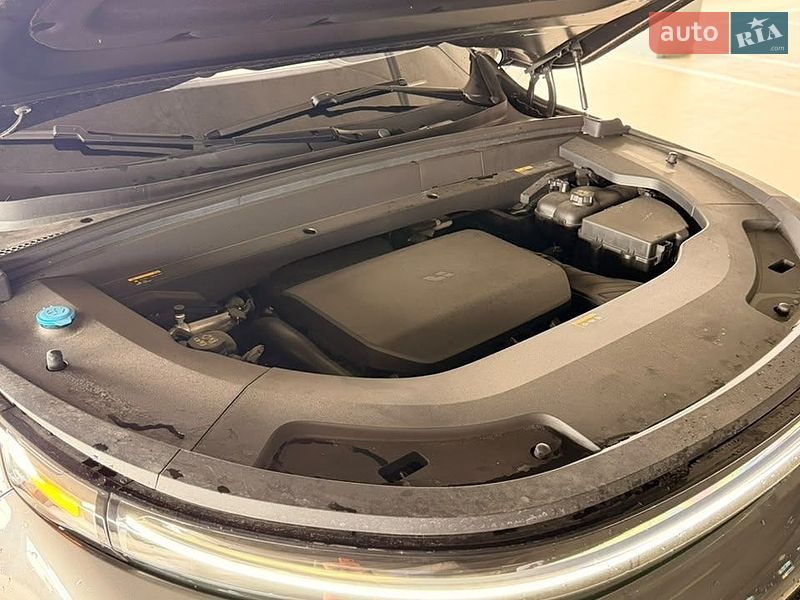Внедорожник / Кроссовер Li Auto L7 2025 в Киеве