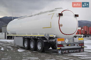 Цистерна напівпричіп Lidner-Fiscer TSA 1997 в Хусті