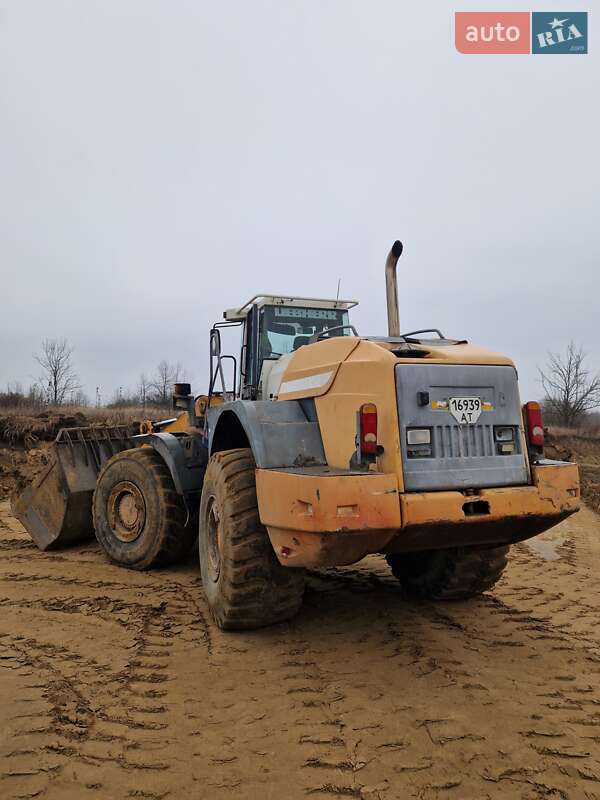 Фронтальный погрузчик Liebherr 574 2000 в Езуполе