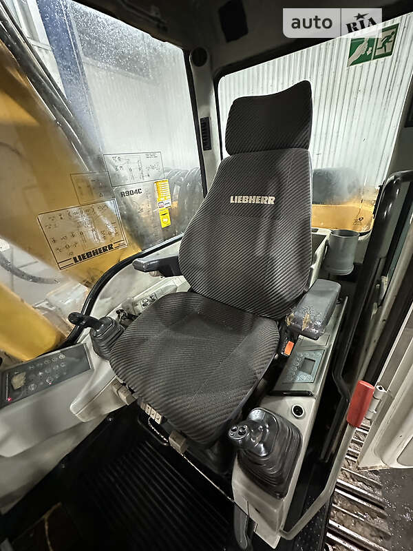 Гусеничный экскаватор Liebherr 904 2005 в Ковеле