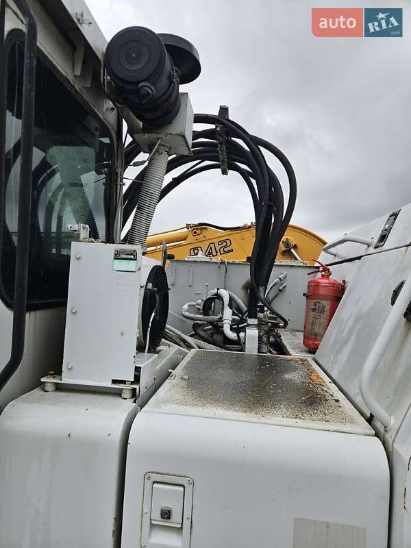 Экскаватор Liebherr 942 1998 в Надворной