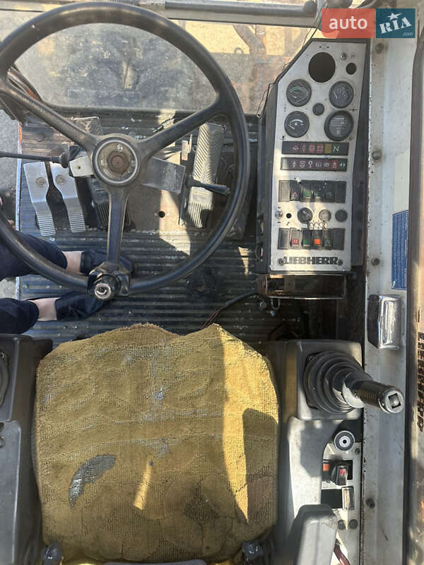 Экскаватор погрузчик Liebherr A 900 1991 в Ужгороде
