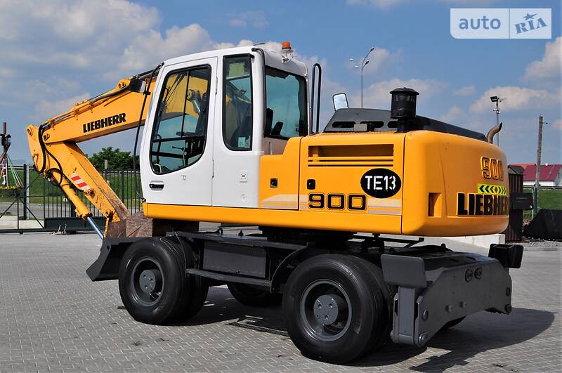 Колесный экскаватор Liebherr A 2007 в Ровно