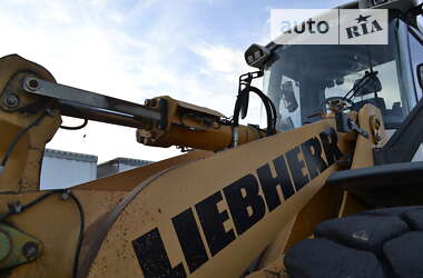 Фронтальні навантажувачі Liebherr L 580 2011 в Хусті