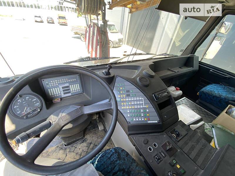 Автокран Liebherr LTM 1999 в Львове