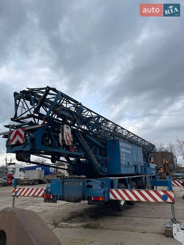 Баштовий кран Liebherr MK 2001 в Одесі