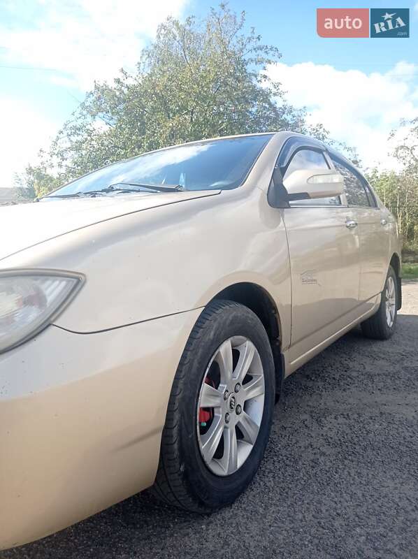 Седан Lifan 620 2011 в Тростянце